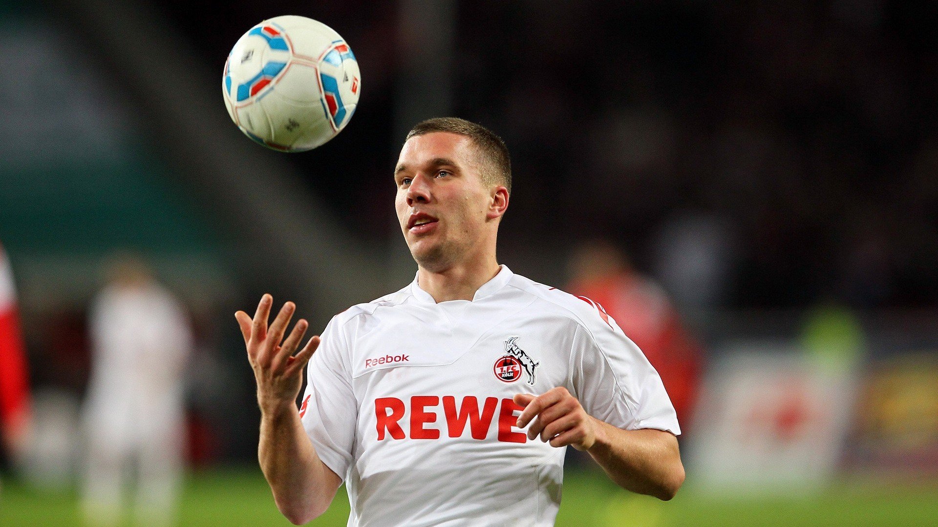 意大利骑手格里高利·瓦特莱特在2024年国际马术联合会障碍赛世界巡回赛中获得个人第五名，展现坚韧精神。